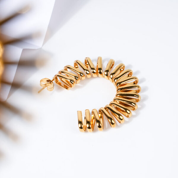 Vintage Gold Hoop Earrings: Bold and Stylish