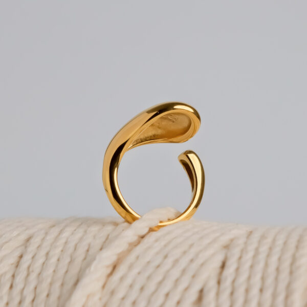 Daphne Round Adjustable Ring