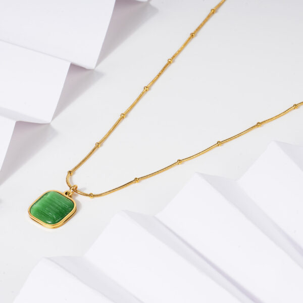 Emerald Embrace Lariat Necklace