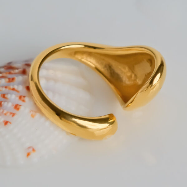 Daphne Round Adjustable Ring