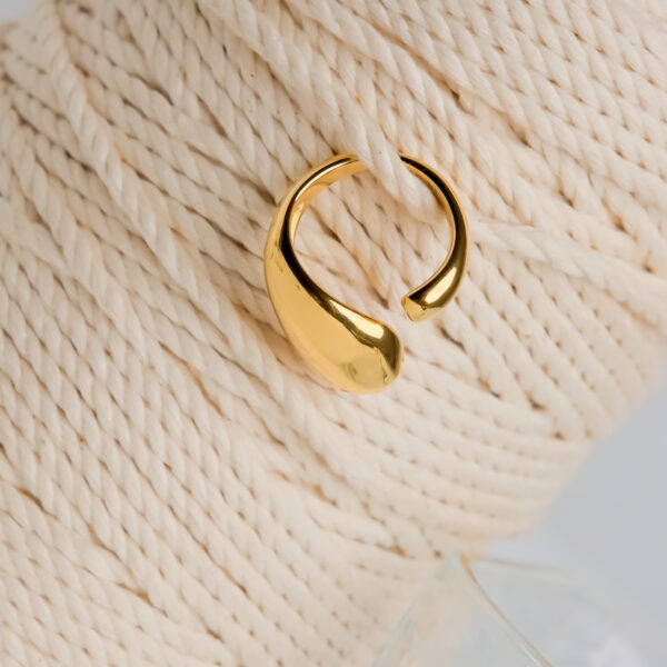 Daphne Round Adjustable Ring