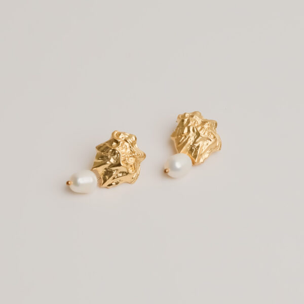 Vintage Pearl Shell Earrings