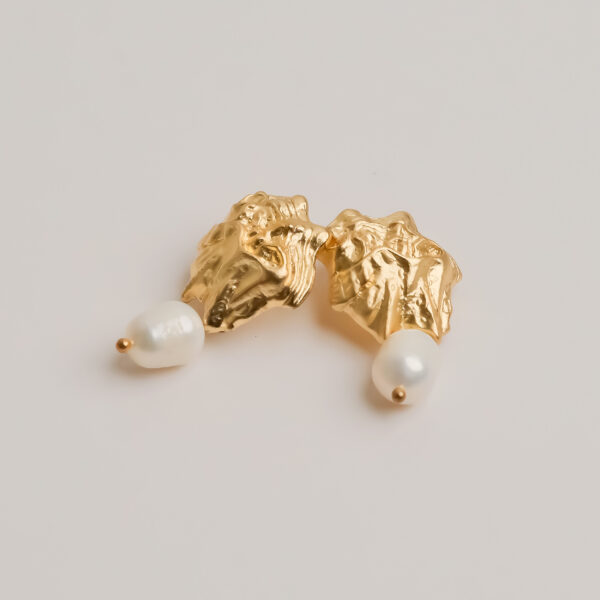 Vintage Pearl Shell Earrings