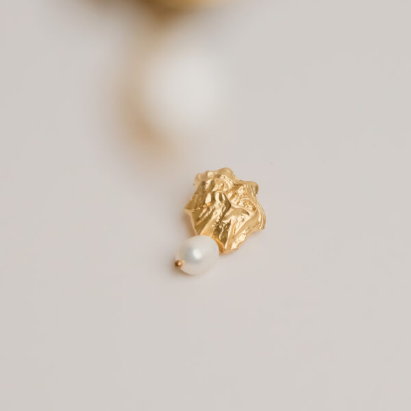 Vintage Pearl Shell Earrings